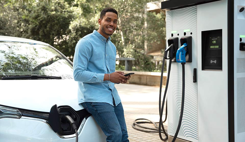 Cuanto tarda en cargar un coche eléctrico