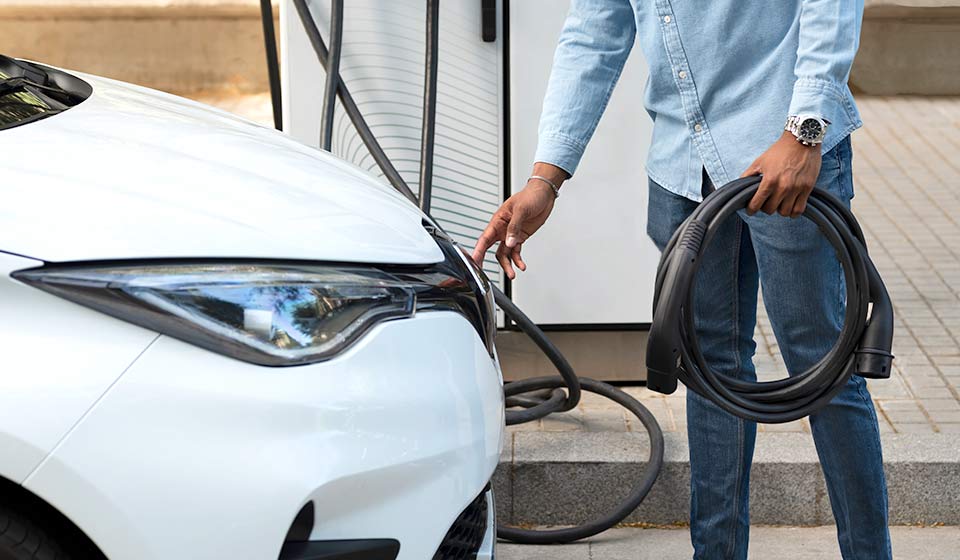 Cuanto tarda en cargar un coche eléctrico